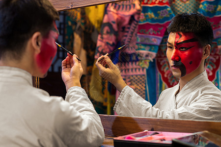 男性用品成年人坐着彩色图片男京剧演员后台化妆背景