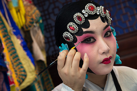 东亚文化舞台化妆舞台妆女京剧演员后台化妆图片