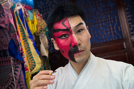 传统服装20多岁动作男京剧演员后台化妆图片