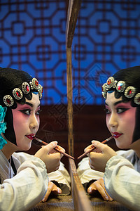 女人青年女人人的头部女京剧演员后台化妆图片