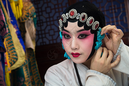 传统服装人的脸部艺术家女京剧演员后台化妆图片