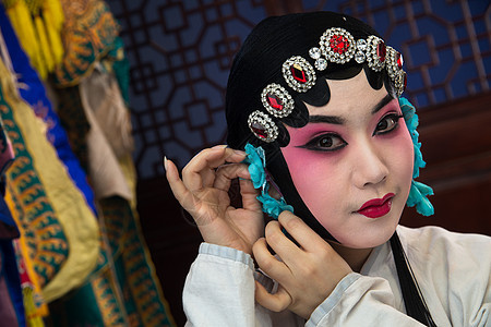 艺术20多岁梳妆用品女京剧演员后台化妆图片
