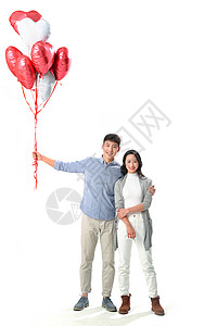 女人户内浪漫情侣拿着心形气球图片