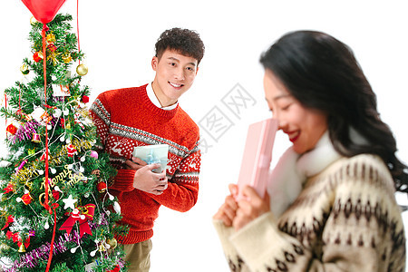 蝴蝶结树20多岁青年男人送女朋友圣诞礼物图片