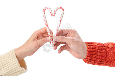 青年情侣拿着拐杖糖组成心的形状图片