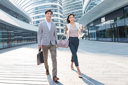 写字楼手机饮食手机白领上班路上的青年商务人士背景