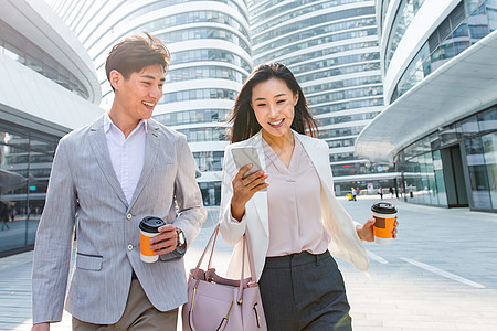 女人白领商业区上班路上的青年商务人士图片素材