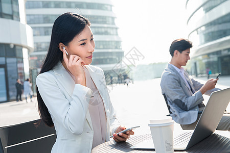 女商人饮料便利商务人士在户外工作背景图片