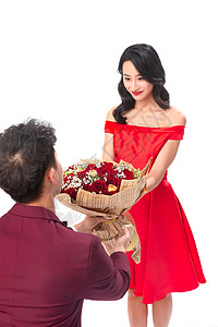 欢乐青年文化情人节青年男人给女朋友送玫瑰花图片