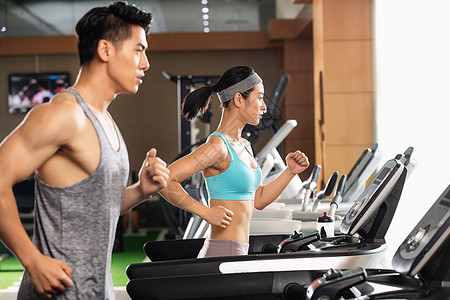 器材健身城市生活青年人在健身房里健身跑步背景