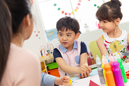 学龄儿童乐趣女生幼儿园老师和小朋友们图片