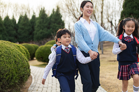 友谊学龄儿童青年女人学生和老师图片