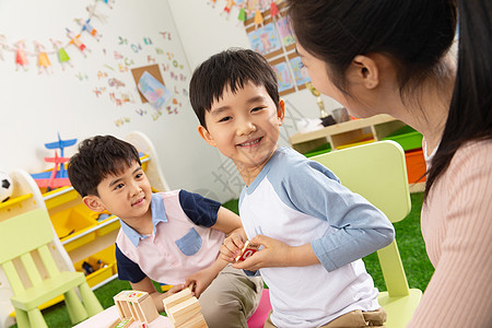 女人好奇心友谊幼儿园老师和小朋友们图片