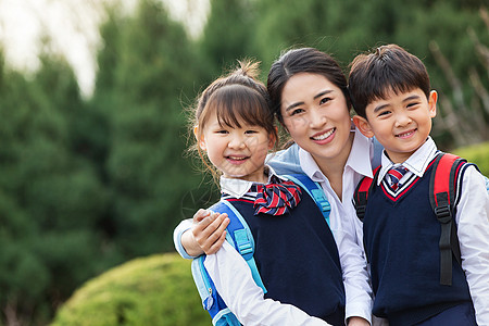 彩色图片可爱的相伴学生和老师图片