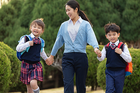 东亚友谊女人学生和老师图片