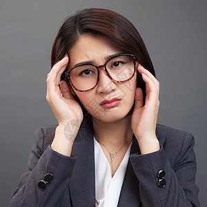 商务手指青年人亚洲人正方画幅苦恼的青年女人背景