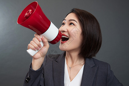 衬衫背景分离摄影青年女人拿着扩音器图片