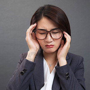 亚洲人烦恼手苦恼的青年女人图片