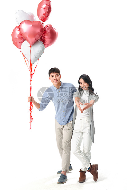 礼物青年男人青年人浪漫情侣拿着心形气球图片