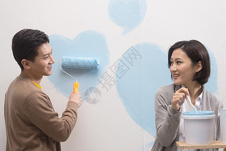 彩色图片舒适亚洲人年轻夫妇装修房子图片