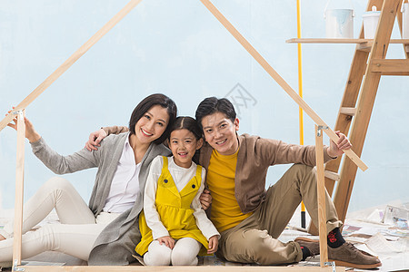 成年人亚洲人愉悦快乐家庭装修房子图片