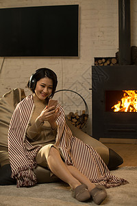 亚洲人幸福东方人青年女人听音乐图片