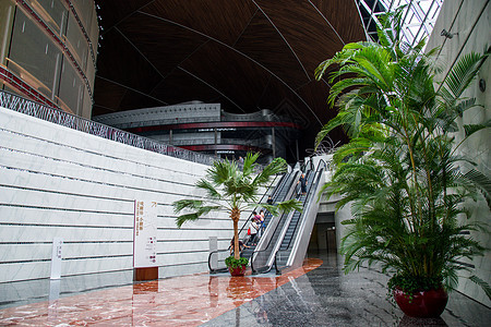 游客少量人群现代北京大剧院内景图片