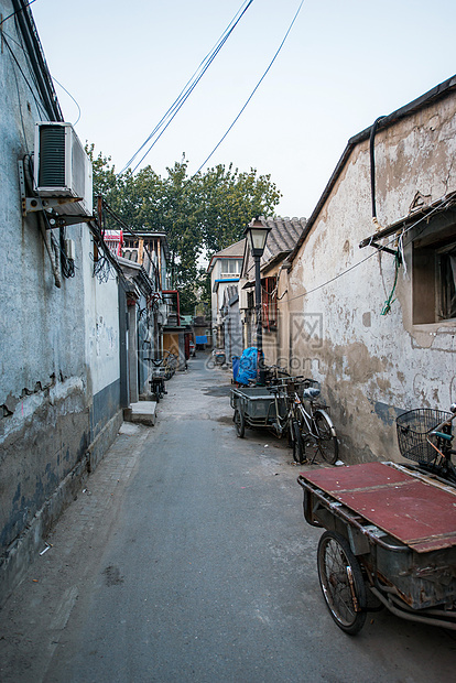 白昼破旧都市风光北京胡同图片