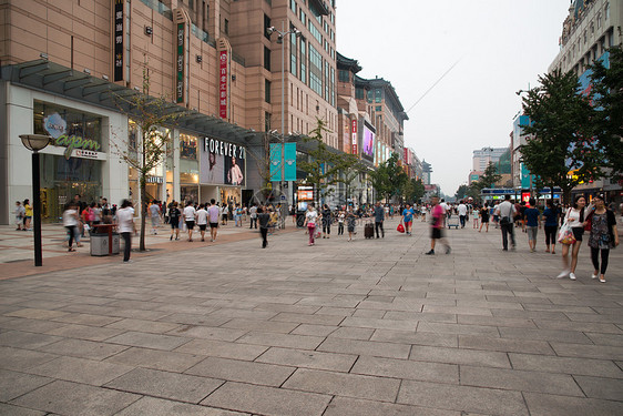 彩色图片城市橱窗北京王府井大街图片