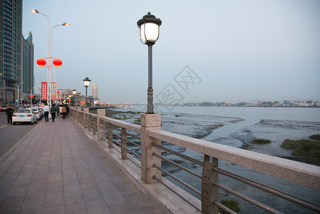 无法辨认的人路灯步行道路辽宁省丹东风光图片