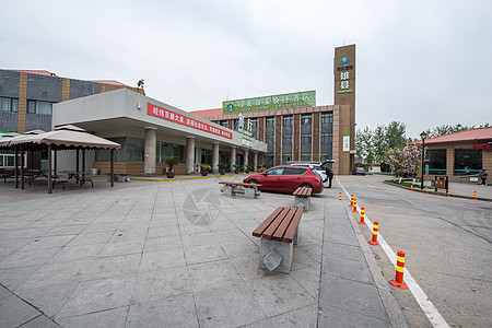 平坦的停车场交通河北省雄县服务区图片