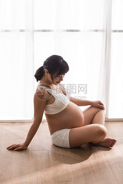 身体关注保护放松幸福的孕妇图片