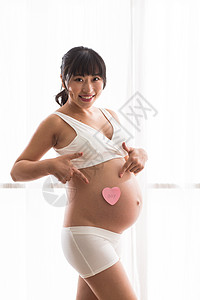 生长垂直构图关爱幸福的孕妇图片