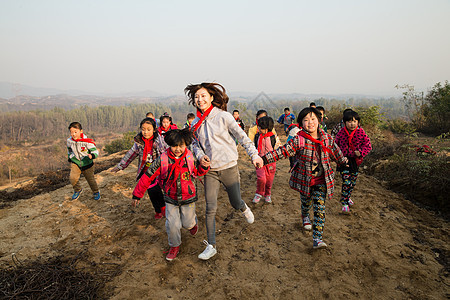 成年人摄影彩色图片乡村女教师和学生在玩耍图片