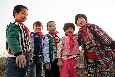 团队在校生男孩欢乐的乡村小学生图片