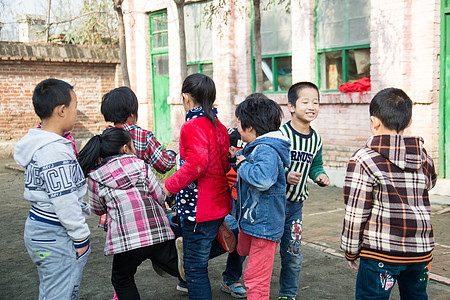 乡村小学生在学校图片