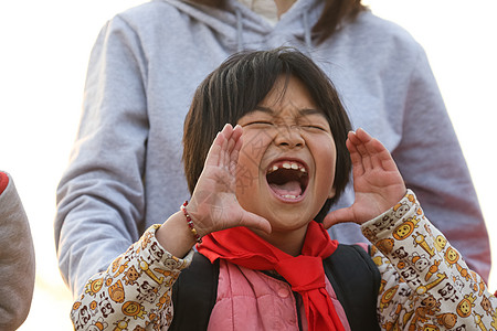 红领巾小孩乡村教师和小学生在户外学习背景