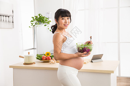 放松骄傲彩色图片孕妇吃蔬菜沙拉图片