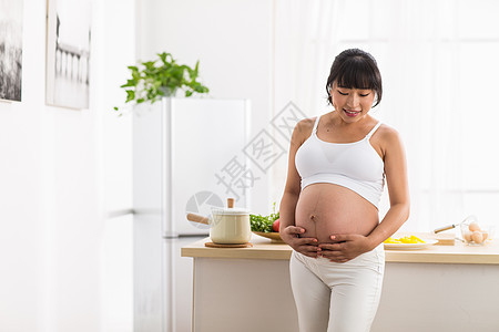 关爱健康生活方式食物幸福的孕妇图片