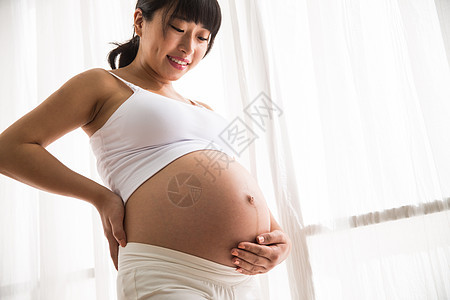20多岁期待腹部幸福的孕妇图片