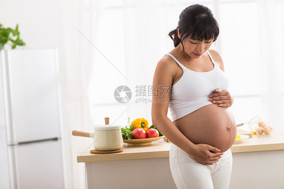 健康生活方式20到24岁女人幸福的孕妇图片
