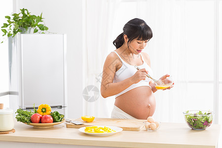 孕育菜板温馨孕妇做饭图片