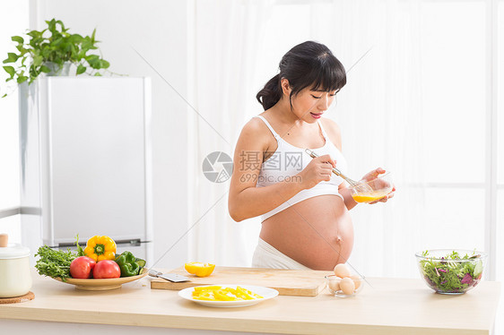 孕育菜板温馨孕妇做饭图片