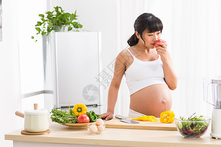 满意希望露出肚子幸福的孕妇图片