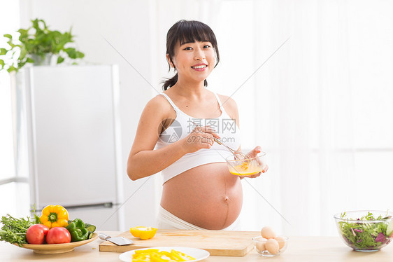 渴望20多岁仅成年人孕妇做饭图片