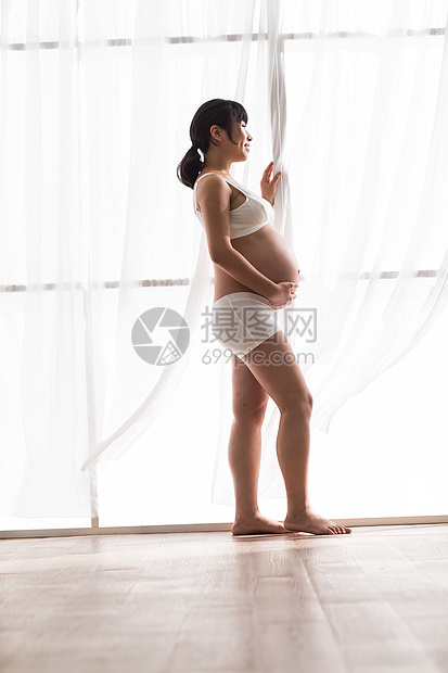 垂直构图腹部彩色图片幸福的孕妇图片