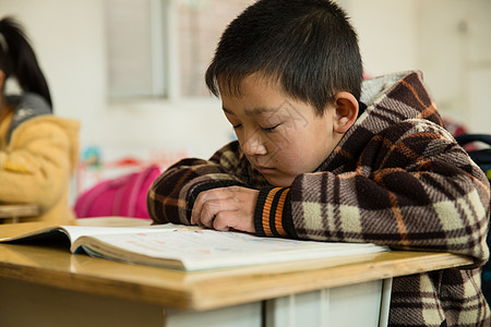 教育亚洲学习乡村小学里的小学生高清图片