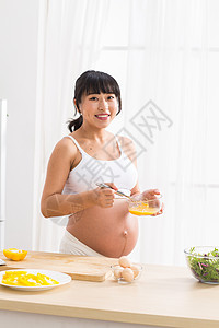 爱舒适户内孕妇做饭图片