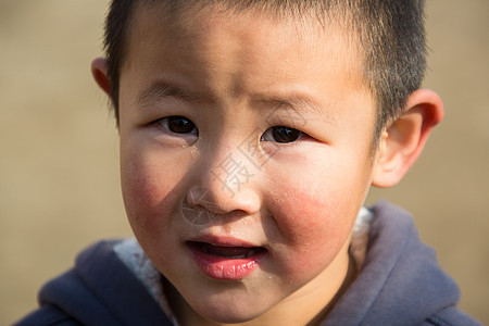 社会问题户外东亚欢乐的乡村小学生图片