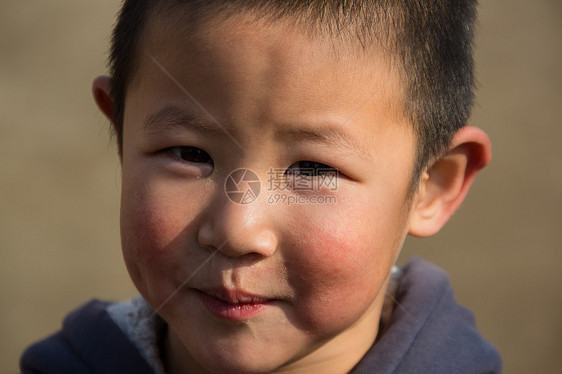 天真在校生童年欢乐的乡村小学生图片